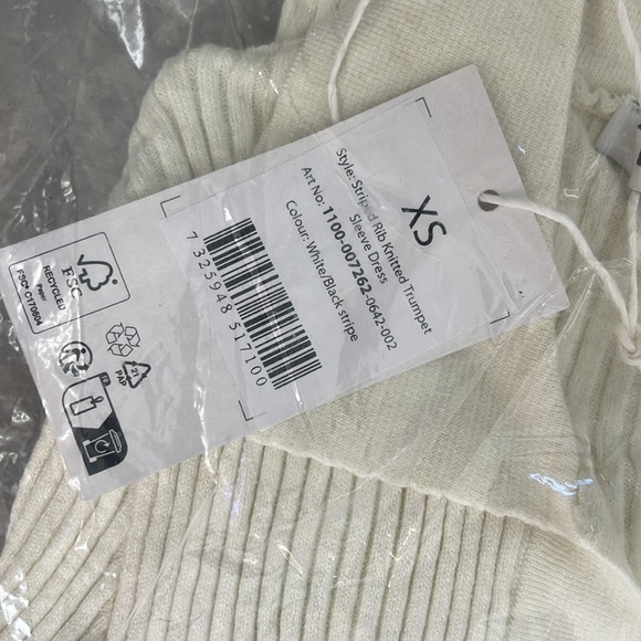 *BRAND NEW* NA-KD Striped Rib Knitted Trumpet Sleeve Dress in Black/White Stripe - Picture 7 of 7